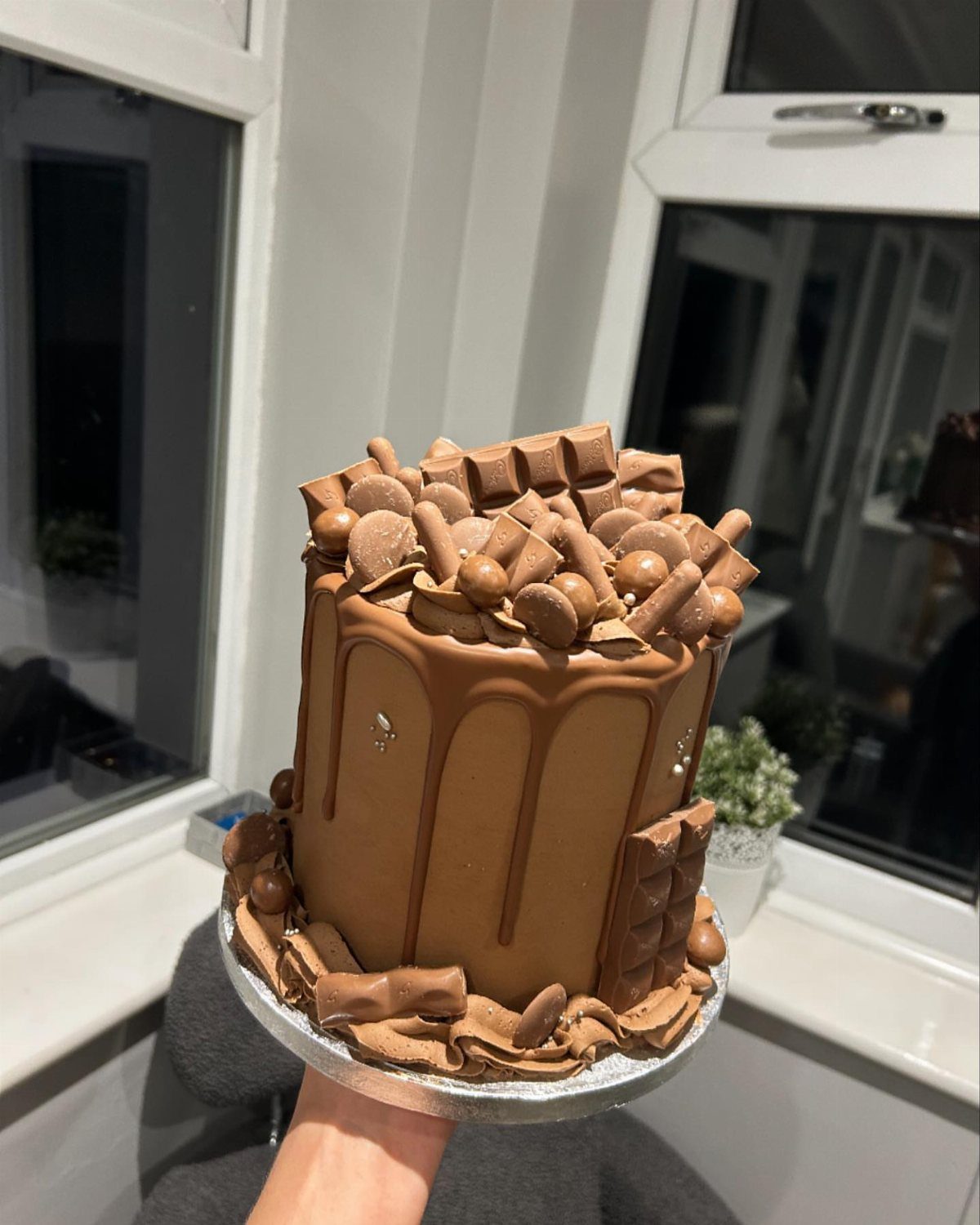 6 Inch Cake Decorating Ideas: 11 Flavors and Finishes to Try 11 Chocolate cake with drip glaze topped with assorted chocolate bars and pieces