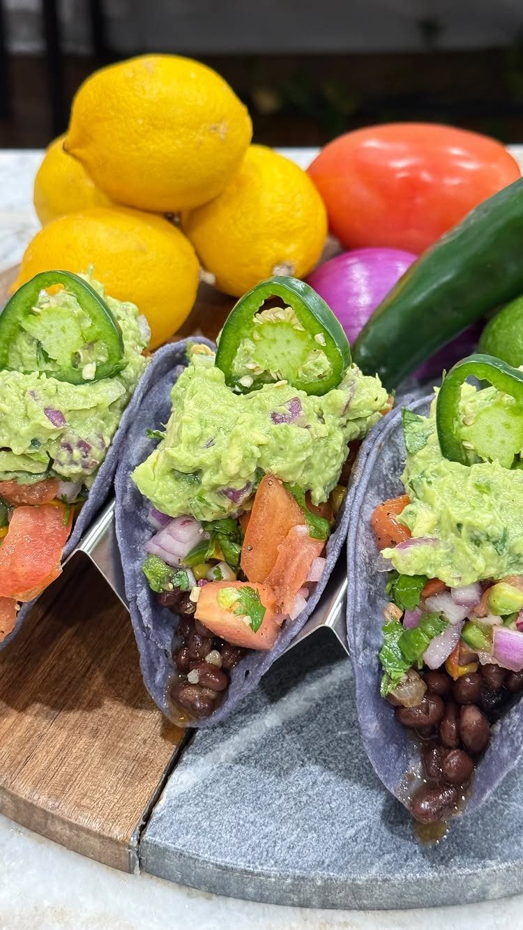 40 Food Lunch Recipes You Can Make in Minutes 17 Blue corn tacos filled with black beans, topped with guacamole and jalapeño slices.