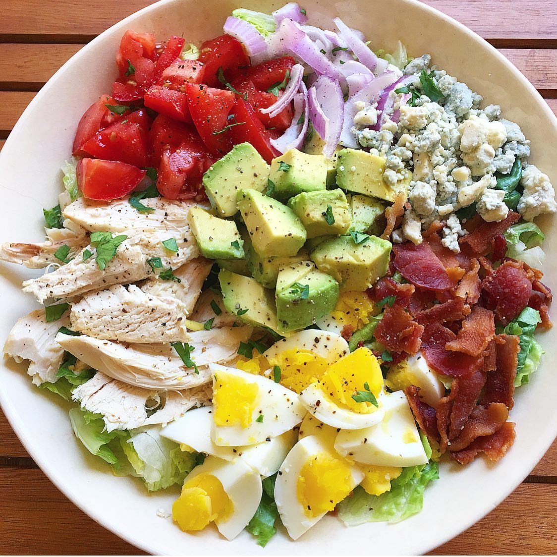 40 Food Lunch Recipes You Can Make in Minutes 33 Cobb salad with chicken, egg, bacon, avocado, blue cheese, and tomatoes in a bowl.