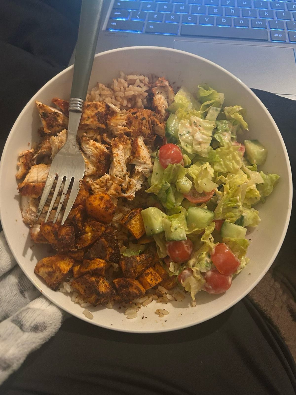 40 Food Lunch Recipes You Can Make in Minutes 24 Grilled chicken, roasted potatoes, brown rice, and garden salad in a white bowl.
