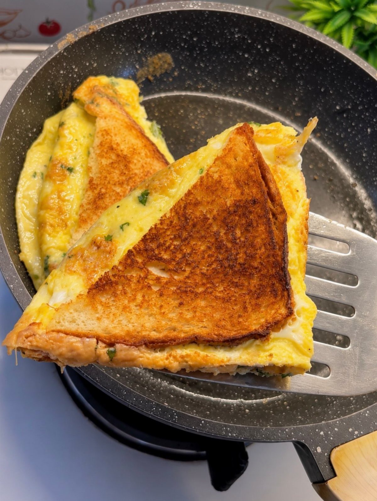 40 Food Lunch Recipes You Can Make in Minutes 40 Toasted cheese sandwiches with herbs being lifted from a black frying pan.