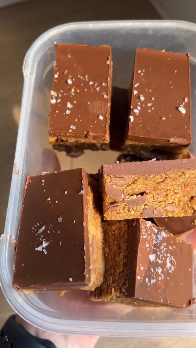 26 Oats Recipes for Snacks, from Energy Bites to Oat Crackers 18 Chocolate topped protein bars with sea salt in a clear plastic container.