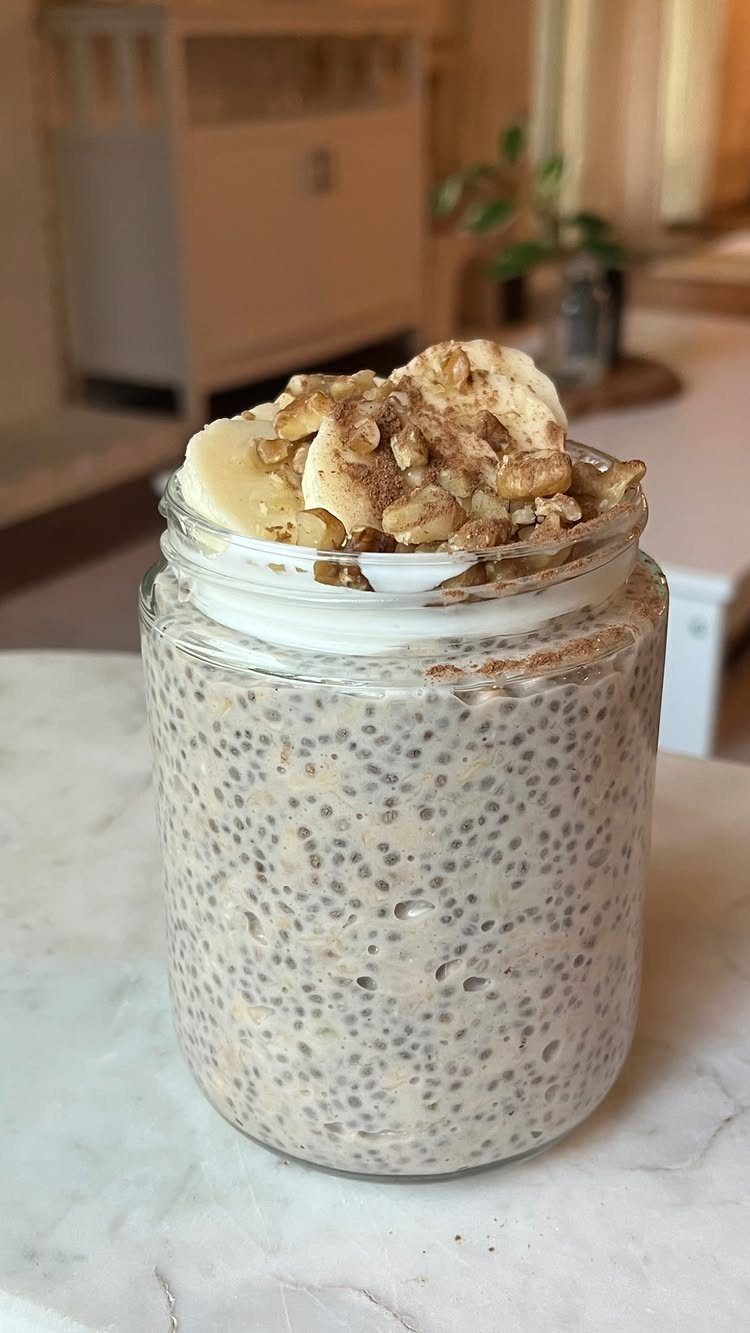 26 Oats Recipes for Snacks, from Energy Bites to Oat Crackers 14 Chia seed pudding in a glass jar topped with banana slices and cinnamon.